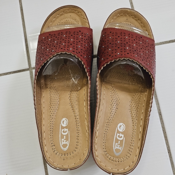 Sandals Slip ons - Picture 7 of 7
